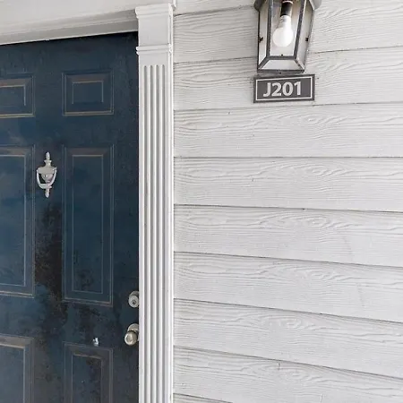 Landing At The Milano - 2 Bedrooms In Briar Forest